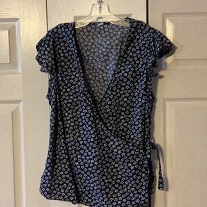 Old Navy V neck Wrap shirt XL.